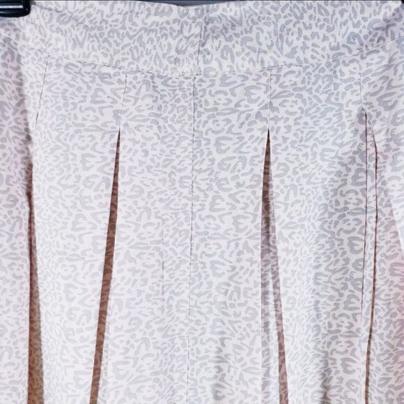 SIM & SAM Pink Leopard Print Pleated Skirt Size Small NWT - Picture 2 of 8